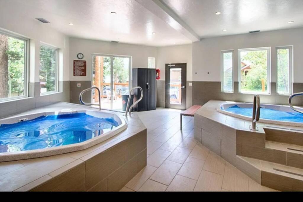Hot Tub & Sauna Peak 8 Брекънридж Екстериор снимка